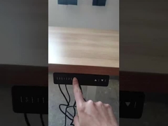 우리 공장에서 생산 된 전기 리프팅 서있는 테이블